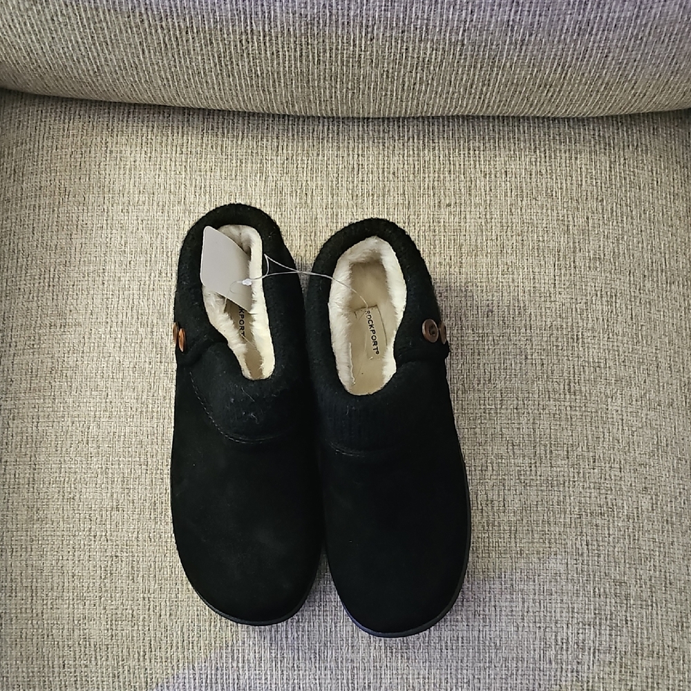 Womens Black Slip-On Fuzzy Slippers